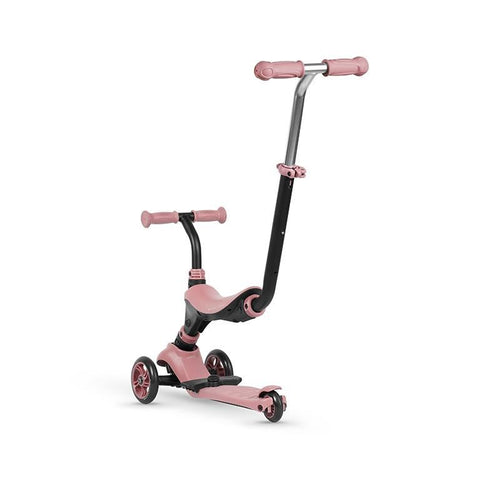 Ein rosa Kinder-Scooter mit drei Rädern und aufrechten Lenkstangen in der Frontansicht.