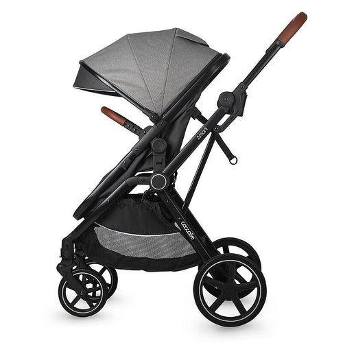 Anthrazitfarbener Kinderwagen 3in1 Coccolle Amani, Liegeposition.