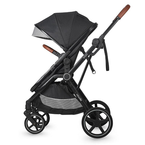 Stylischer Kinderwagen 3in1 in Schwarz, umgewandelt in einen Sitzwagen mit großem Sonnendach, seitliche Ansicht.