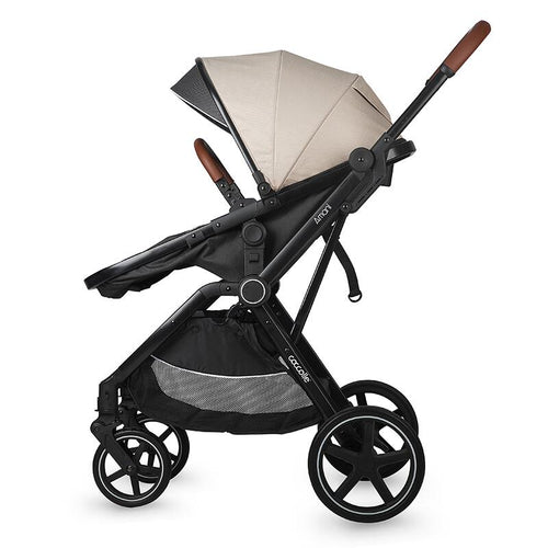 "Funktionaler Kinderwagen 3in1 mit umgeklapptem Sonnendach und geräumigem Einkaufskorb, seitliche Ansicht in Beige.