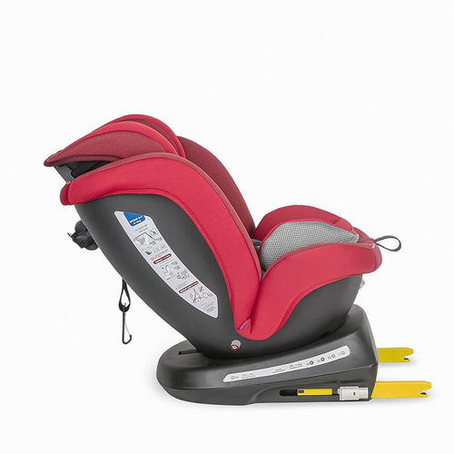 Schräge Rückansicht des roten Kindersitzes, Coccolle Mydo, für 0-36 kg, mit sichtbarem Isofix-System.