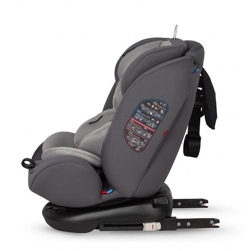 Seitenansicht eines grauen Kindersitzes, geneigt, mit blauen Details an der Isofix-Basis.