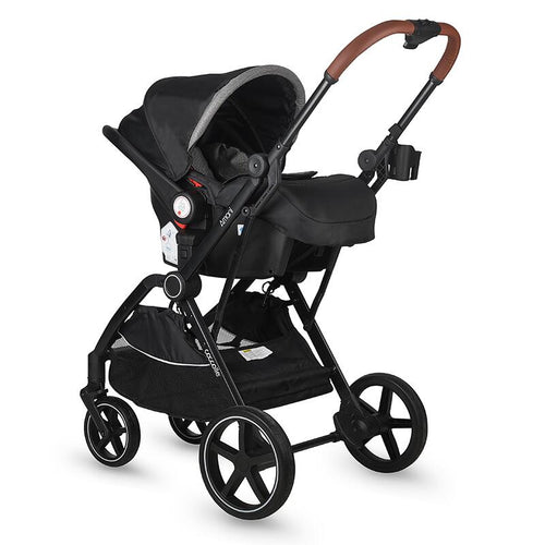 Kinderwagen 3in1 mit Babyschale in Schwarz und Grau, inklusive Verdeck und roten Akzenten, Frontansicht.