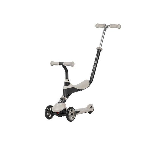 Ein beige Kinder-Scooter mit gebogenem Lenker in einer Dreiviertelansicht.