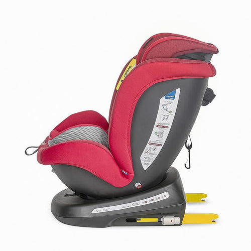 Seitenperspektive eines rot-schwarzen Coccolle Mydo Kindersitzes mit gelben Isofix-Konnektoren und Komforteinlage.